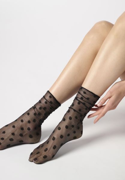 Lätta, långa sockor utan resårkant och med blommigt mönster från Oroblu