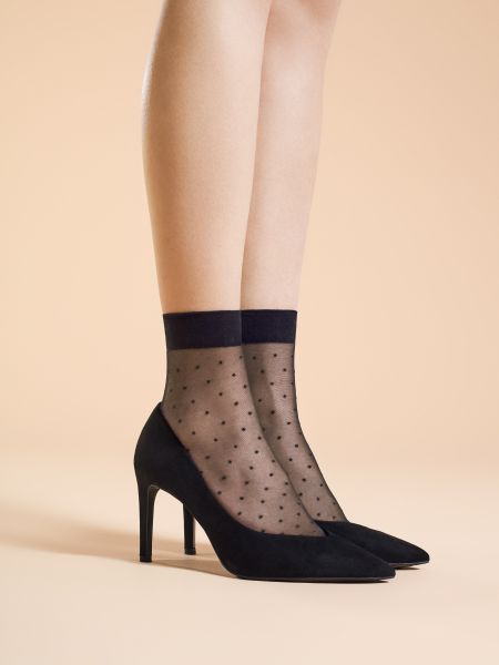 Eleganta tunna sockor med prickmönster Trinity från Fiore, 20 DEN